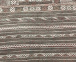 MAROC - Tapis dans les tons gris et roug