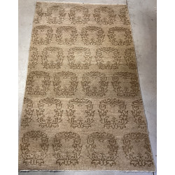 Tapis en laine dans les tons beige et br
