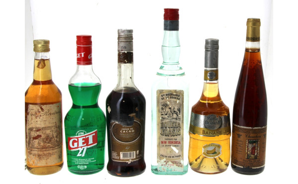 Lot de 7 bouteilles d'alcools divers don