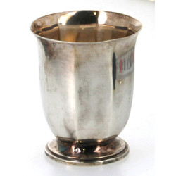 Timbale en argent, forme tulipe à pans c