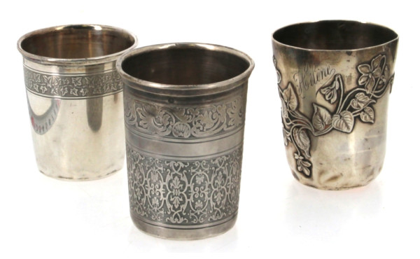 Lot de 3 timbales en argent, poinçon min