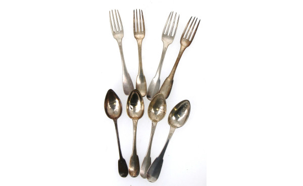 Lot de 4 cuillères et 4 fourchettes en a
