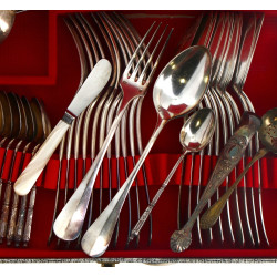 Ménagère en métal argenté modèle uniplat