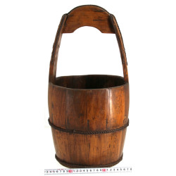 Seau ancien chinois à une anse en bois e