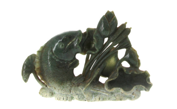 Poisson jaillissant des flots, roseaux e
