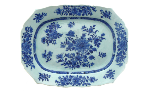 CHINE - Plat rectangulaire en porcelaine