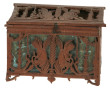 Coffret ancien en bois découpé à décor d