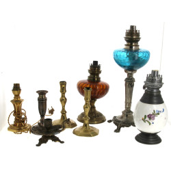 Lot de lampes à pétroles et de divers bo