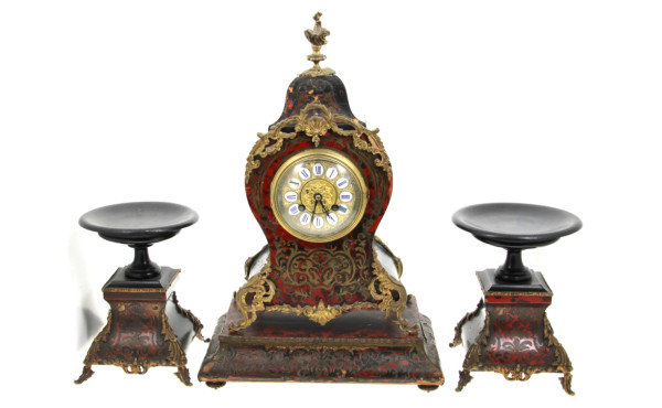 Pendule style Louis XV en marqueterie 