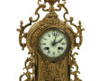 Pendule style Renaissance en laiton doré
