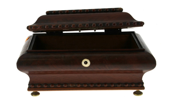 Grand coffret XIXème de forme tombeau en