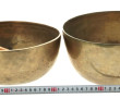 Paire de bols chantants, diam. 23,5 et 2