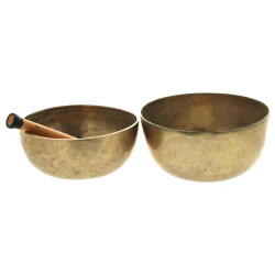 Paire de bols chantants, diam. 23,5 et 2