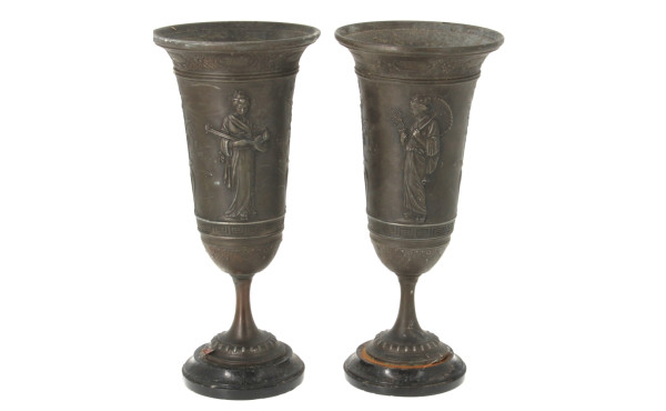 Paire de vases forme tulipe en métal com