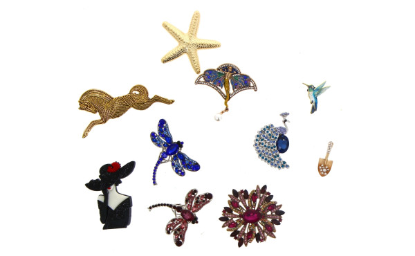 BROCHES - Lot de 10 broches fantaisie en
