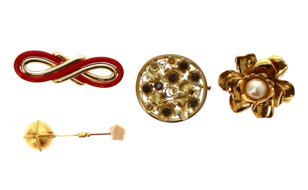 4 broches fantaisies en métal doré