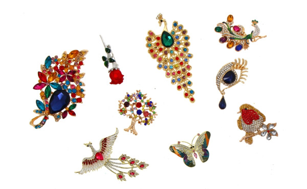 BROCHES - Lot de 9 broches fantaisie en 