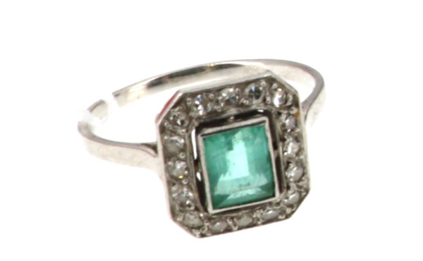 Bague ancienne en platine et émeraude