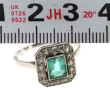 Bague ancienne en platine et émeraude