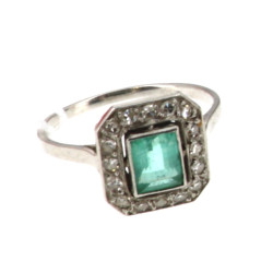 Bague ancienne en platine et émeraude