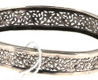 Bracelet jonc ouvrant en argent ajouré, 