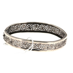 Bracelet jonc ouvrant en argent ajouré, 