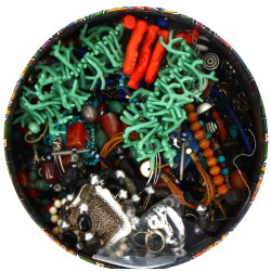 Important lot de bijoux fantaisie dont m