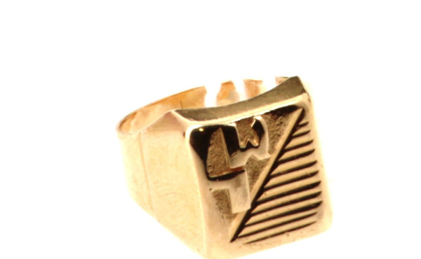 Chevalière en or jaune 18 cts, poinçon m