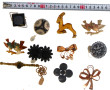Lot de 12 broches fantaisie période anné