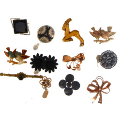 Lot de 12 broches fantaisie période anné