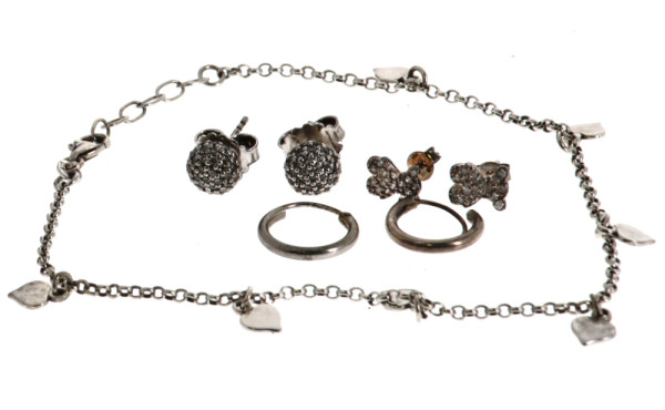 Lot de bijoux en argent : un bracelet cœ