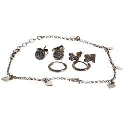 Lot de bijoux en argent : un bracelet cœ
