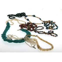 Lot de 8 colliers dont perles d'eau douc