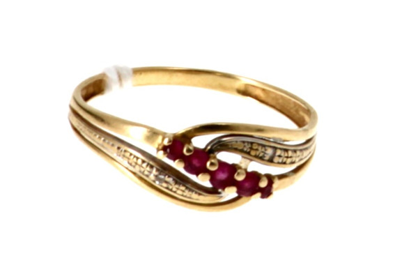 Bague en or jaune 18 cts (750ème) sertie