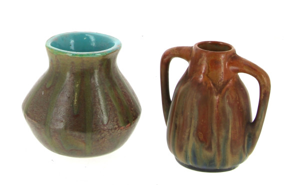 Trois vases en grès dans les tons vert e