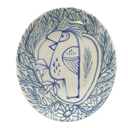 Assiette de forme ovale en faïence dans 