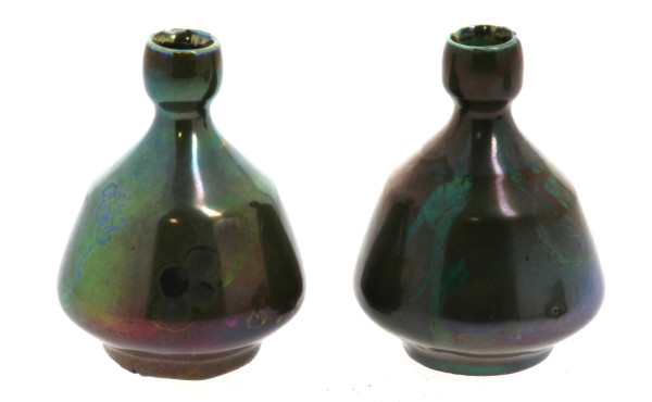 Paire de petits vases en céramique décor