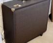 Valise vintage sur roulettes : on y join