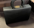Valise vintage sur roulettes : on y join