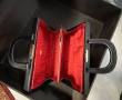 Valise vintage sur roulettes : on y join