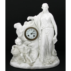 Pendule en porcelaine blanche à décor d'