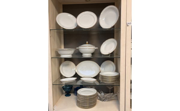 LIMOGES - Service de table en porcelaine