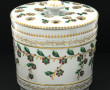 Pique-fleurs en porcelaine blanche et or