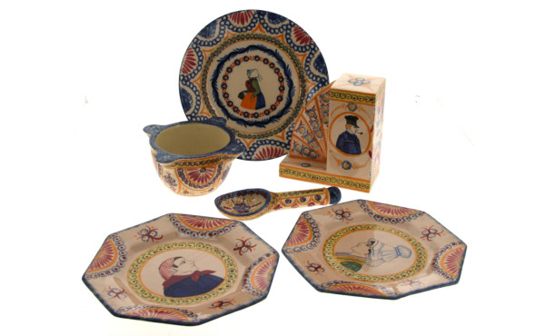 HENRIOT QUIMPER - Lot de pièces à décor 