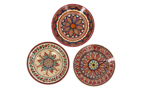 HB QUIMPER - Trois assiettes en faïence 