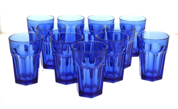 12 grands verres timbales en verre bleu,