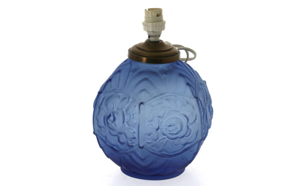 Pied de lampe boule en verre bleu pressé