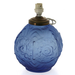 Pied de lampe boule en verre bleu pressé