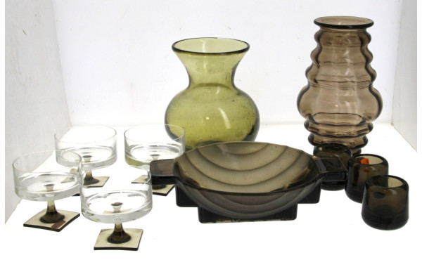 Verre Fumé - Lot comprenant une coupe à 