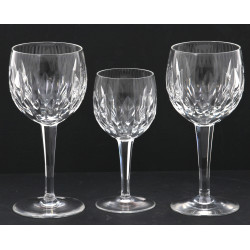 8 verres à vin en cristal H 15,5 cm et 8